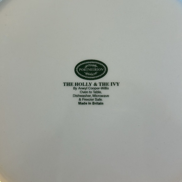 Portmeirion Holly and Ivy Covered Casserole - Picture 6 of 6